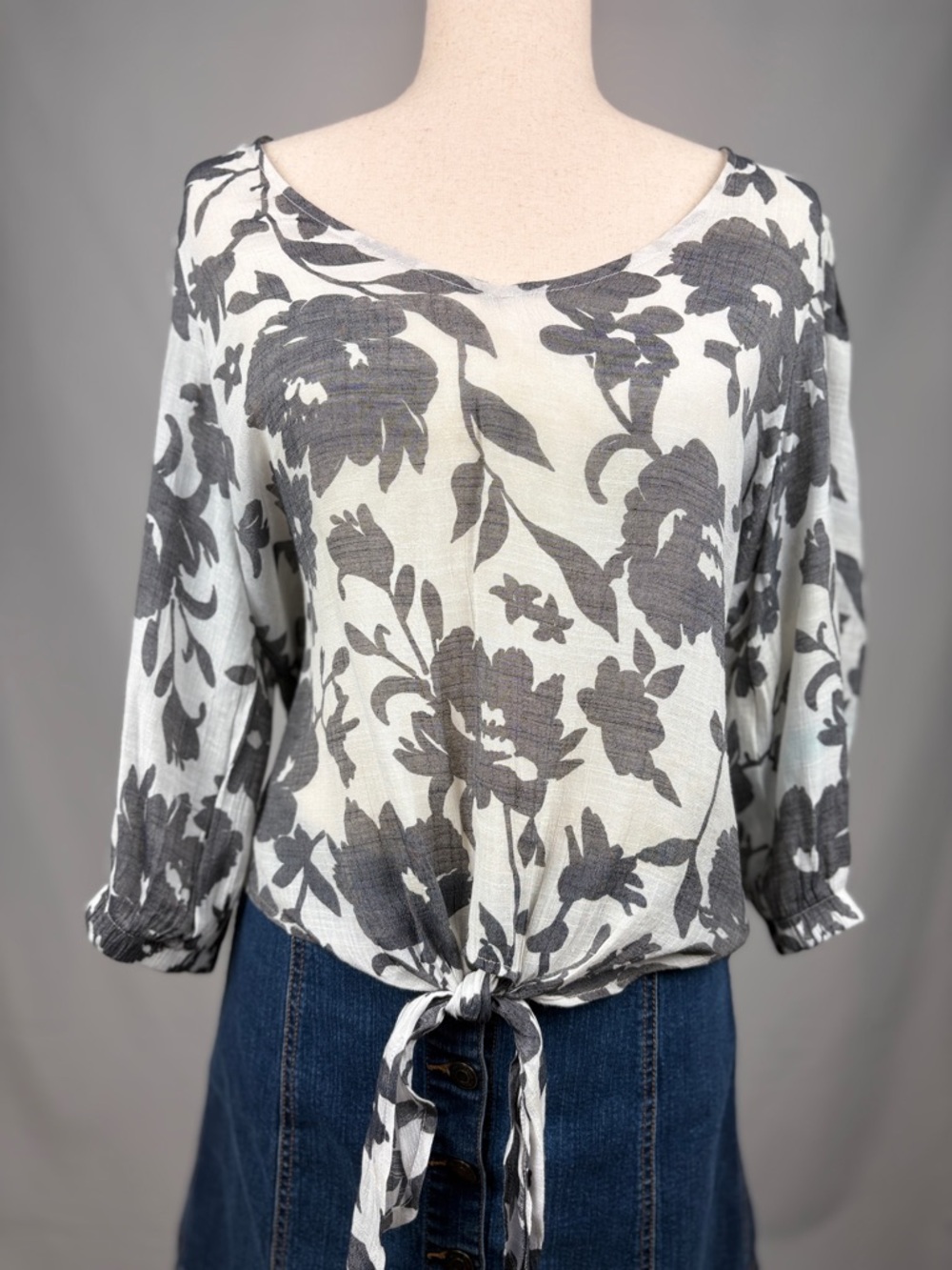 Olivia & Martin Black White Floral Tie Front Blouse Lightweight Sheer Top M